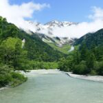 緑豊かな渓谷を流れる川（長野県のイメージ）