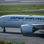 機体側面に「JAPAN AIRLINES」と描かれた旅客機