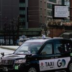 GO塗装のタクシー（日本版ライドシェアはタクシー事業者が運行を管理する）