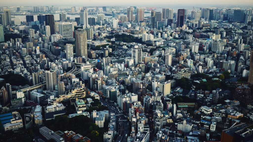 高層ビルが密集する都市の俯瞰
