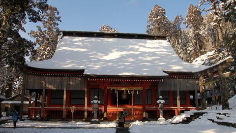 雪に覆われた英彦山神宮の奉幣殿（添田町）