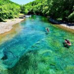 千歳川をカヌーで下る人たち（北海道）